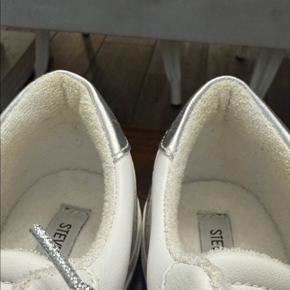 Steve Madden White and Silver Sneakers Size 9.5 Shoes - Picture 12 of 16
